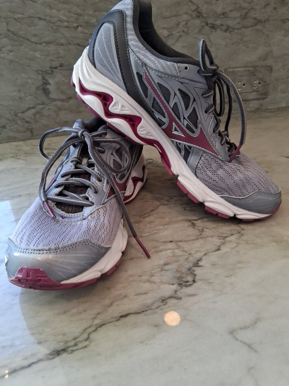 Women's Mizuno Wave Inspire Running Shoes Size 10